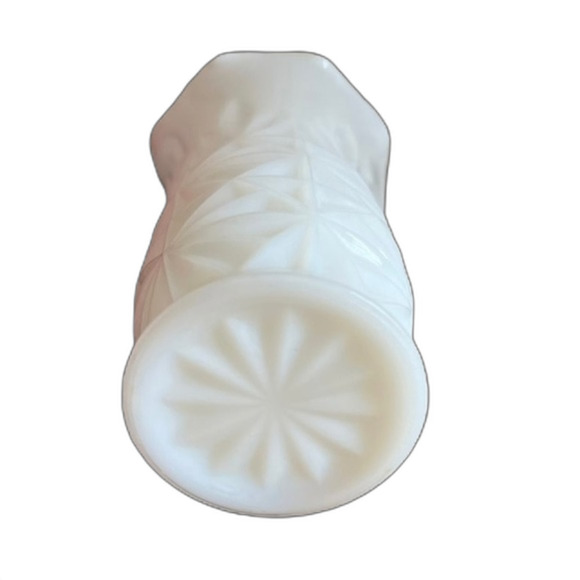 Vintage Hazel Atlas‎ Milk Glass Star Burst Pattern Vase - Picture 2 of 3